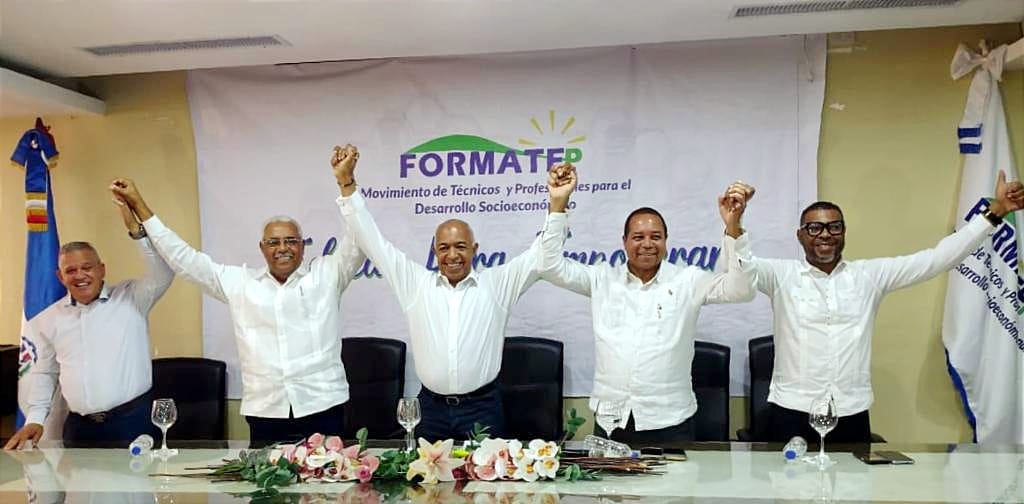 elnuevodiariord's tweet photo. 🤝¡Formatep apoya a Bertico Peralta!🤝
El equipo político que dirige Porfirio Peralta (@porfirioppc) y el movimiento #Formatep, pasan a apoyar a @BERTICOSANTANA, precandidato a la @Alcaldiasde_ por el @PRM_Oficial.
#ElNuevoDiarioRD #Politica