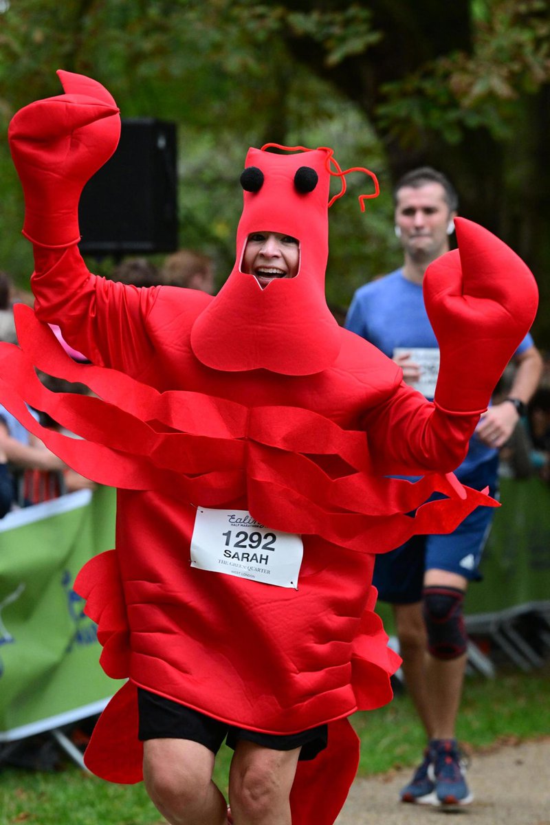 sarahkern101's tweet photo. @PoppyLindsey01 Thanks @PoppyLindsey01 - it was an absolutely fantastic race! I loved every minute of Lobstering π¦ around the @ealinghalf for @samaritans - no better race for such incredible community support & atmosphere! #EalingFeeling #Ealinghalf https://t.co/zlOZ1uBZAv