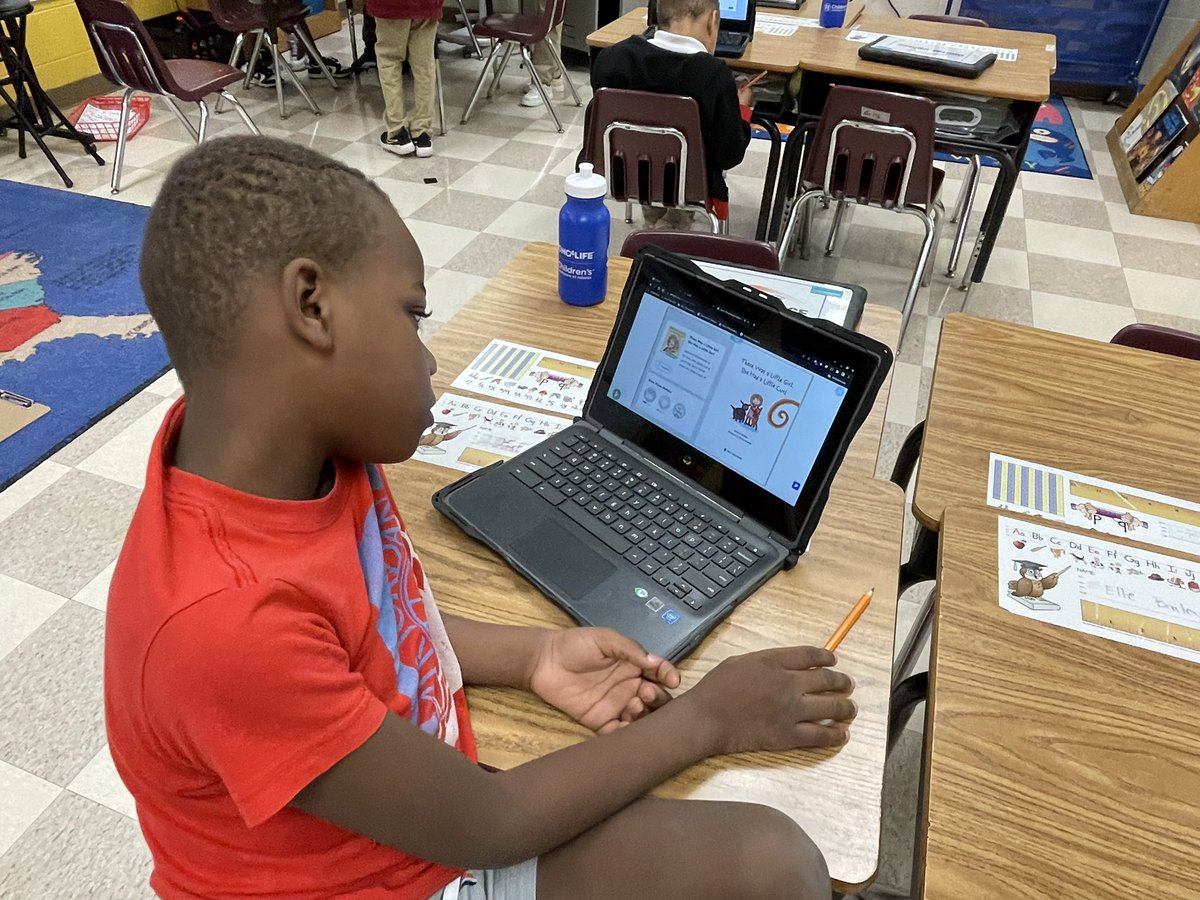 ELA/Reading small group rotations in effect @APSFinchEagles!  Reaching the needs and moving our 👧🏾👦🏾in literacy. #guidedreading #wordwork #sightwords #independentreading @apsupdate @DrTSpencer @_craigasimmons @Dacia_Lampkin_