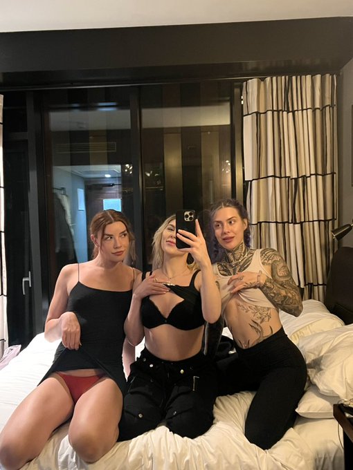 we invite u over, wyd? @Pandora_Skye @MissLeahHayes https://t.co/78fexvRafc<a class="tags" href="/tag/pandora_skye">@pandora_skye</a><a class="tags" href="/tag/missleahhayes">@missleahhayes</a>