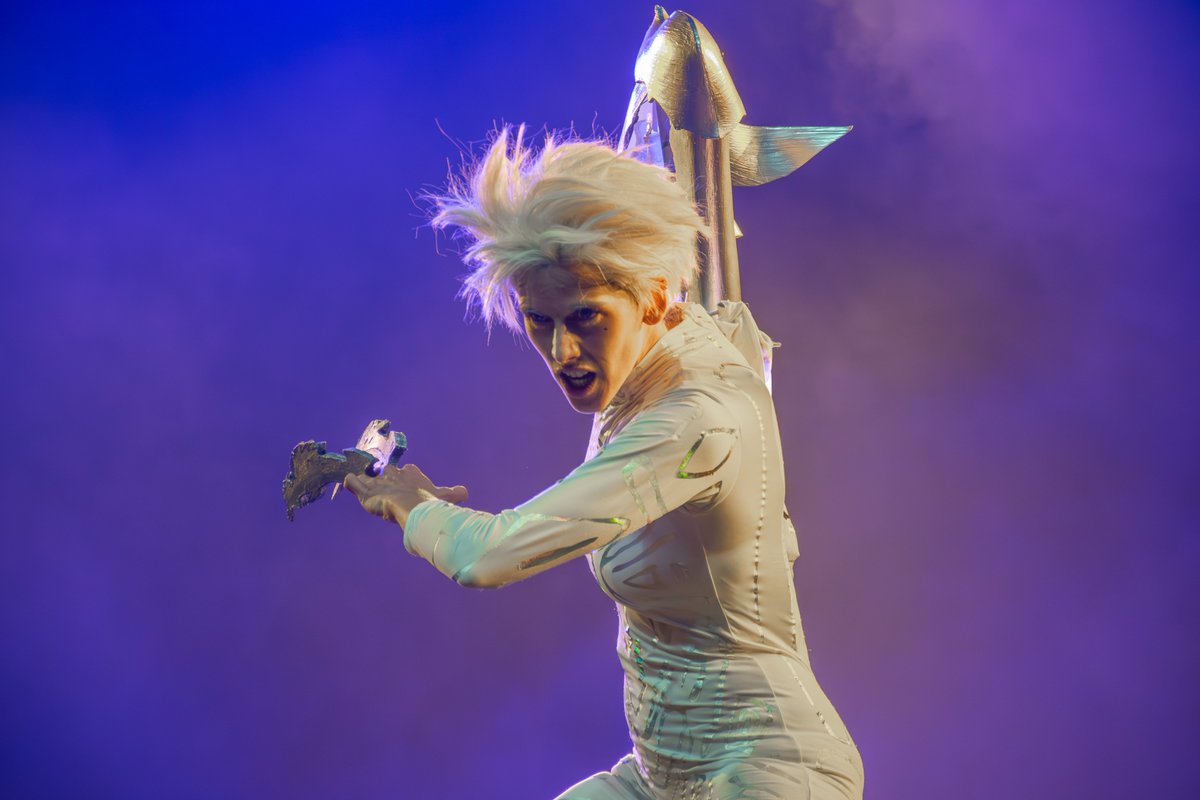 La potencia que tiene esta foto!?

(ignoremos mi tripa de bebé hinchado y que la capucha me despeino 😂)

Pic: dango_photography