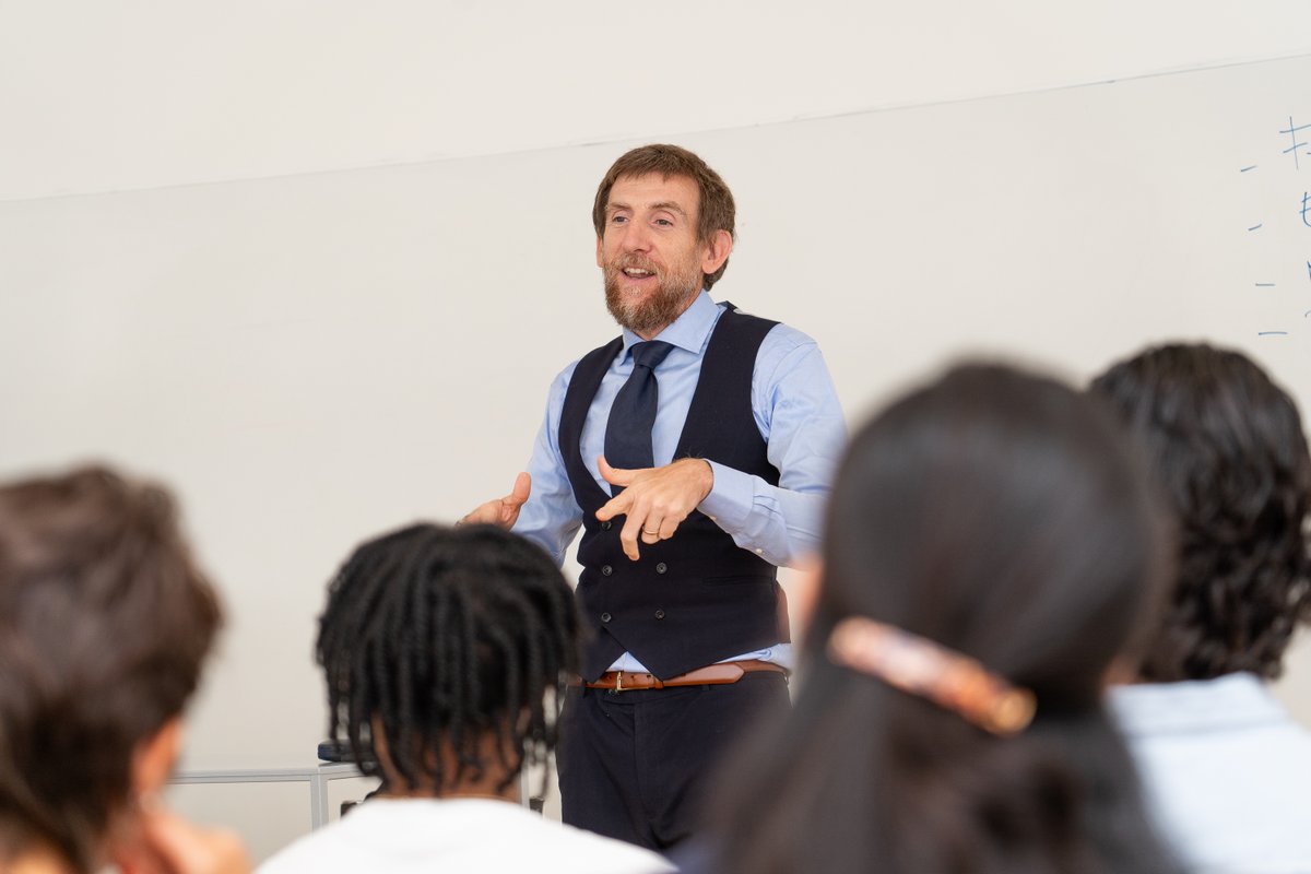 sdabocconi's tweet photo. For the Master of International Healthcare Management, Economics, and Policy we hosted Gabriele Brambilla CEO of Alira Health, who shared his experience in patient-centric strategies and his experience as a father, an entrepreneur, and a manager as well as a patient. https://t.co/jfGiakRKWy