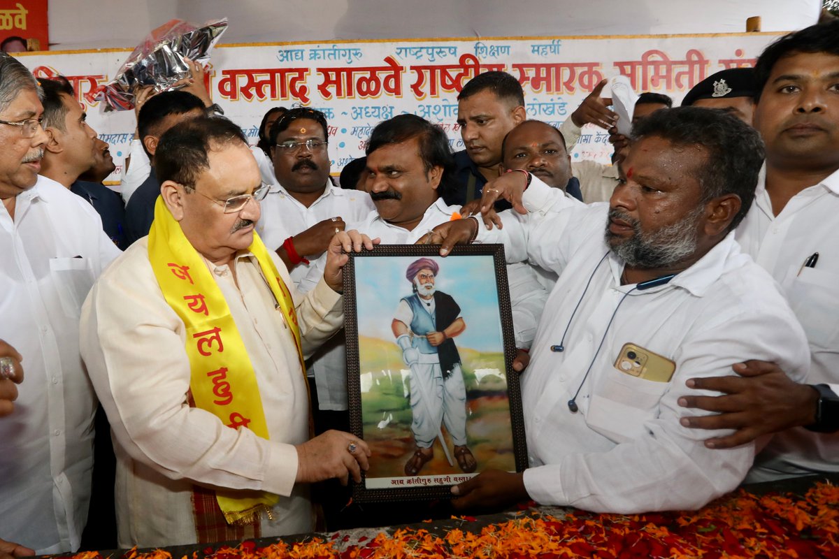 JPNadda's tweet photo. आज पुण्यातील वस्ताद लहुजी स्मारकात जाऊन थोर स्वातंत्र्यसेनानी क्रांतीवीर लहुजी साळवेजी यांच्या प्रतिमेला पुष्पहार अर्पण करून आदरांजली वाहिली आणि मातंग समाजातील बांधवांची भेट घेतली.

क्रांतीवीर लहुजी साळवेजींनी सशस्त्र क्रांती करत भारतीय स्वातंत्र्य संग्रामात इंग्रजांच्या विरोधात लढा दिला. दलितांच्या उद्धारासोबतच शिक्षण आणि सामाजिक न्याय मिळावा यासाठी आपलं संपूर्ण आयुष्य वाहून घेतलं.

वंचित, पीडितांच्या कल्याणासाठी त्यांनी केलेला संघर्ष सदैव प्रेरणा देणारा आहे.