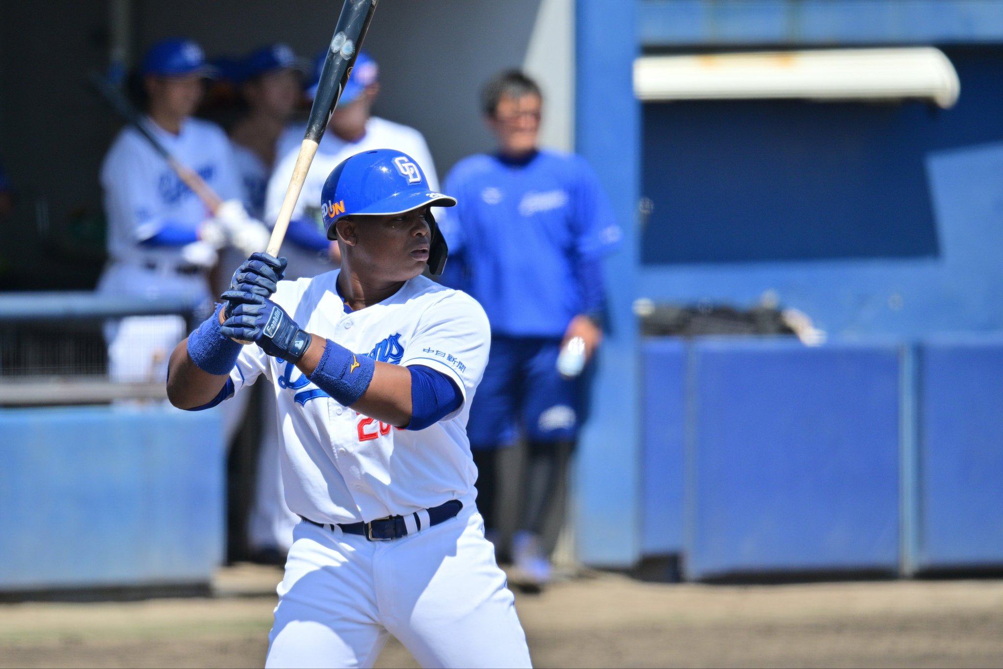 [閒聊] 中日又一個古巴人烙跑了？