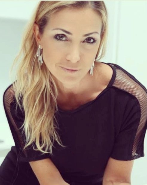 francescocz88's tweet photo. #francescasenette #compleanno #tantissimiauguroni 😍🥰😘❤🌹🎊🎂 https://t.co/WEEVJX4bne