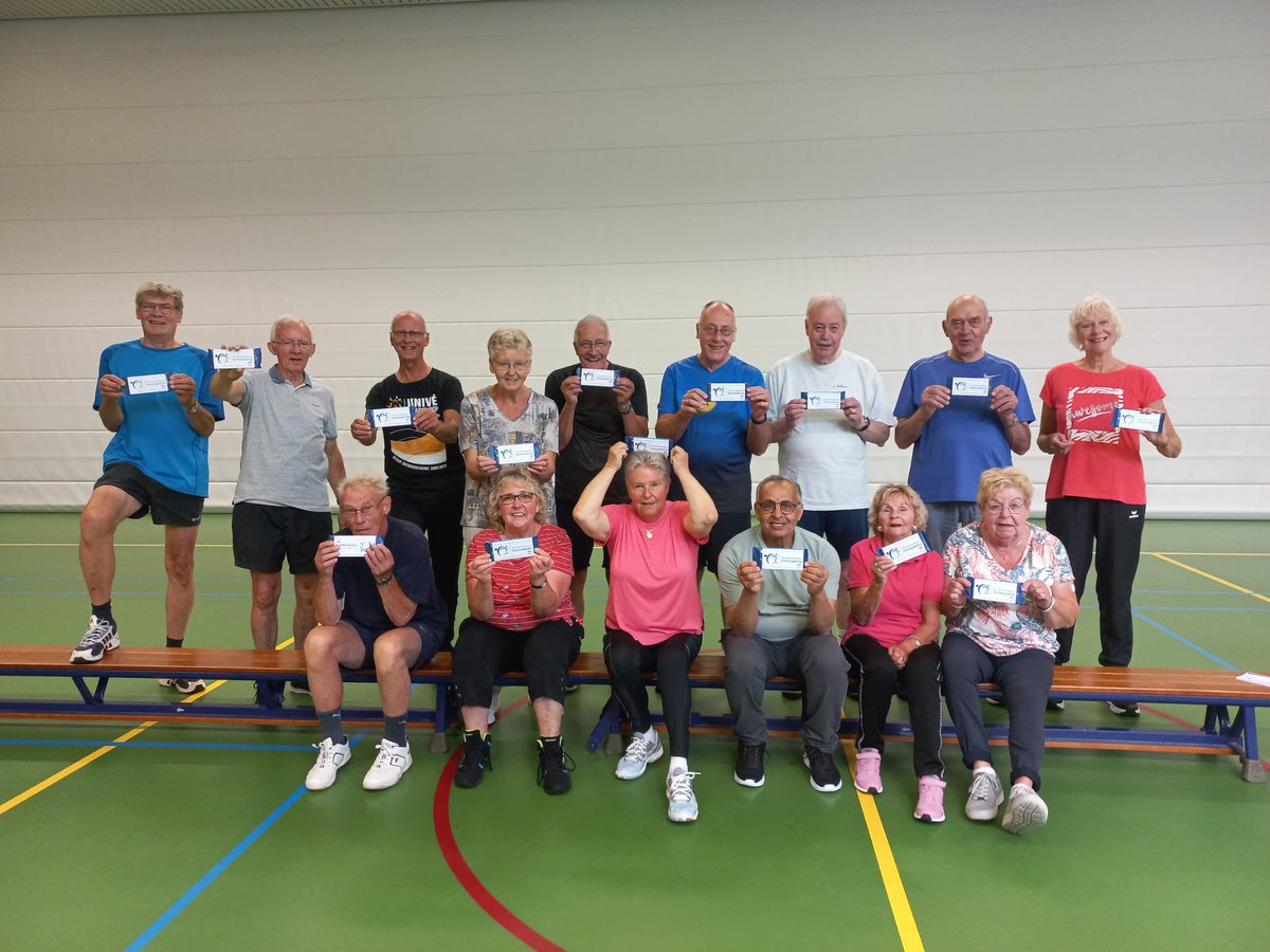 sva_appingedam's tweet photo. 🍫Chocolade repen voor onze seniorengroepen om aandacht te vragen voor het Pact tegen Eenzaamheid.
Dit is een gezamenlijke aanpak in @eemsdelta om eenzaamheid tegen te gaan.
#eenzaamheid #eenzaam #eenzaamheiddoorbreken #samen #samensterk  #verenigingsleven https://t.co/aWxzXxPULK