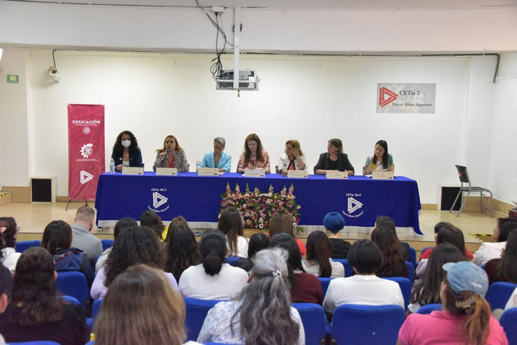 CFEmx's tweet photo. 📄 #Boletín | La @CFEmx en colaboración con la @SEP_mx realizaron el arranque del Programa de Mentoría Mujeres Jóvenes Estudiantes en Energías Renovables, el cual abonará al desarrollo de alumnas de #CETis a desarrollarse en carreras vinculadas al sector energético. https://t.co/Mxbknr0cox