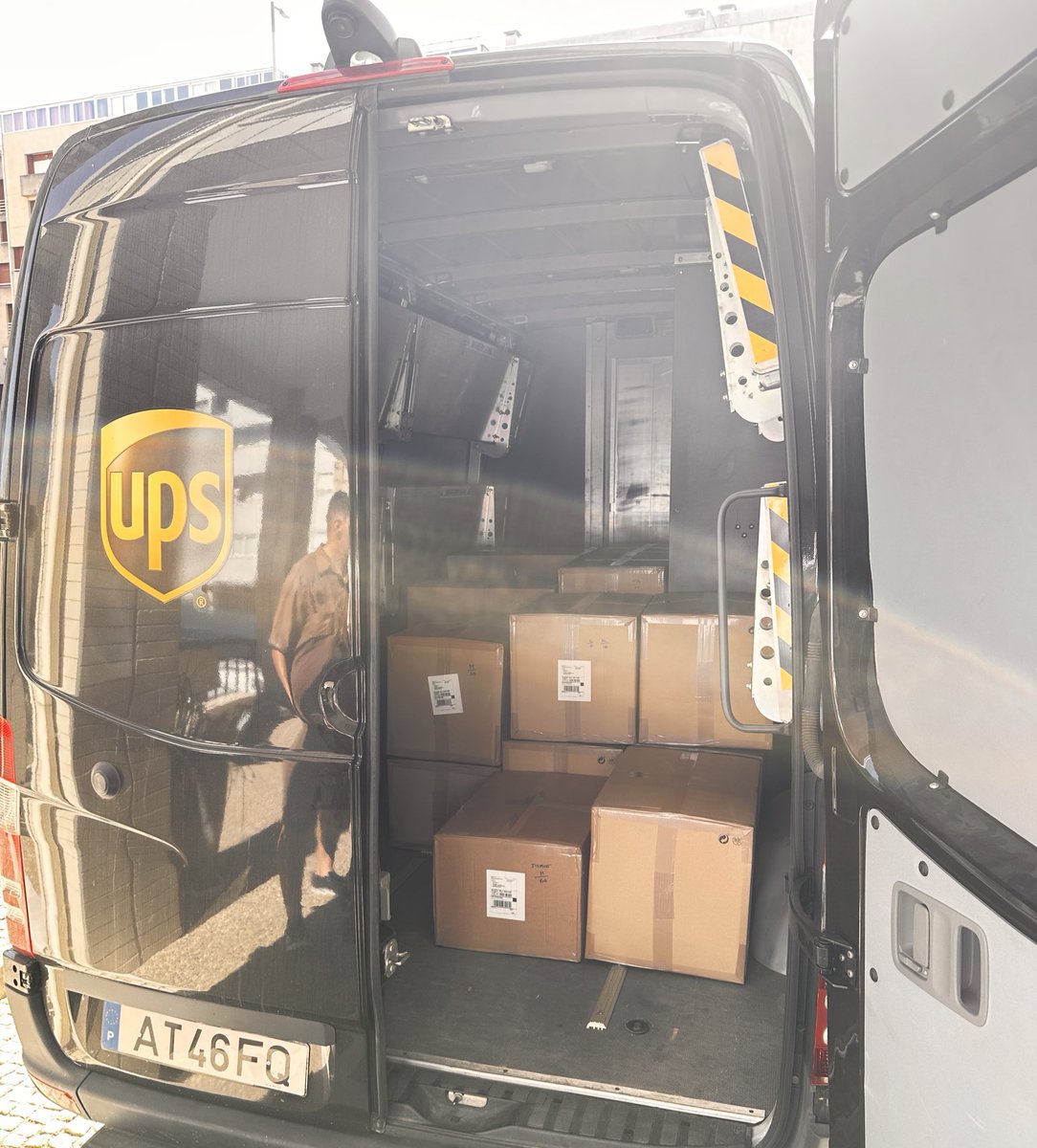 Over 10,000 pieces produced and shipped by us just this month, from small batches for projects, our own shop, hacker houses, London web3 week to Breakpoint 😮‍💨

Working tirelessly weekends, day and night to be the number one merch provider, letting our quality and work ethic speak