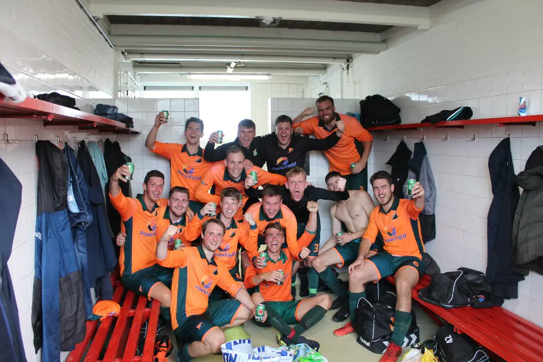 svonderdendam's tweet photo. #SVO1 speelde niet een hele beste pot maar wint wel. En daar gaat het om.
Keeper Yordi pakte een penalty, Bas kreeg geel en Niek scoorde 2 goals. Een mooi recept om savonds naar #CafeDeDoos te gaan.
Heerlijke zaterdag! 🧡💚⚽ https://t.co/KW5yCWDW8a