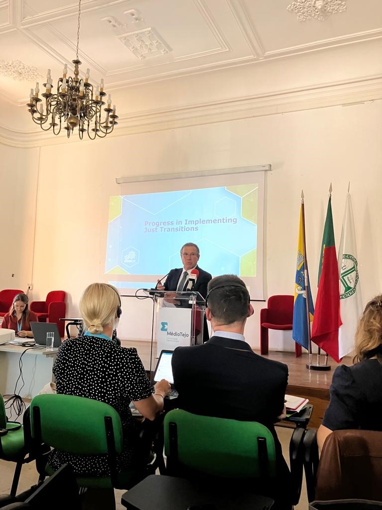 EUinmyRegion's tweet photo. #JTPGroundwork is helping Médio Tejo 🇵🇹 to implement the #JustTransitionFund!

Today we are discussing with small business how to prepare projects in agrifood 🌾, hydrogen 💧🔋 &amp; bioeconomy 🌲, to receive support from @centro2030 

🔹https://t.co/5PUx73JmVp

#CohesionPolicy https://t.co/9o4ErB2fSv