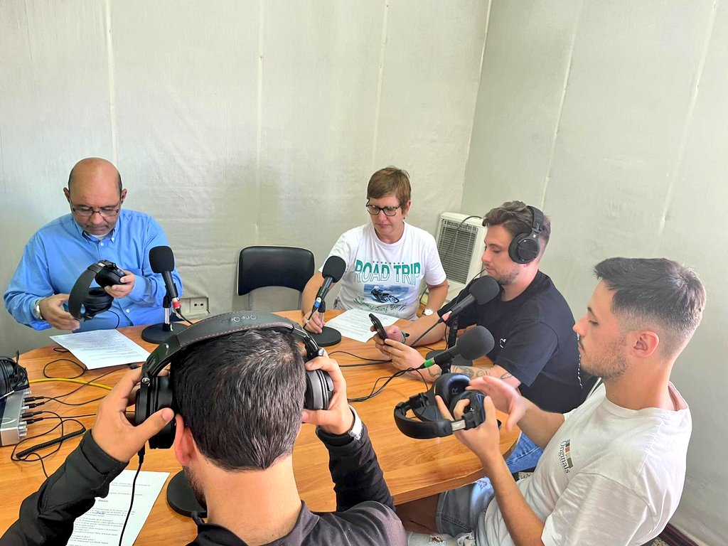 Que gran mañana de radio hemos tenido hoy. Suerte la nuestra de poder estrenar temporada con algunos de los componentes de <a href="/QueloquesBand/">QUELOQUE’S BAND</a>, ¡nos lo hemos pasado genial!😃
<a href="/OasisSalamanca/">Radio Oasis Salamanca</a> 
<a href="/FundacionAfim/">Fundación Afim</a> 
#nosomosavestruces
#AFIMSalamanca