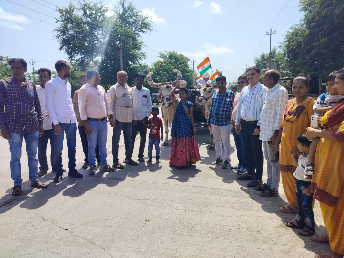 UpletaTdo's tweet photo. "અમૃત કળશ યાત્રા"
આજરોજ ઉપલેટા તાલુકાના ગ્રામ્ય વિસ્તારમાં અમૃત કળશ યાત્રા કાર્યક્રમ અંતર્ગત સાંસ્કૃતિક કાર્યક્રમો તેમજ કળશ રેલી કાઢવામાં આવી, જેમાં લોકોએ ઉસ્તાહભેર ભાગ લીધો.
@DDORAJKOT1 
@monakhandhar 
@RajkotInfo https://t.co/TdEonURnST