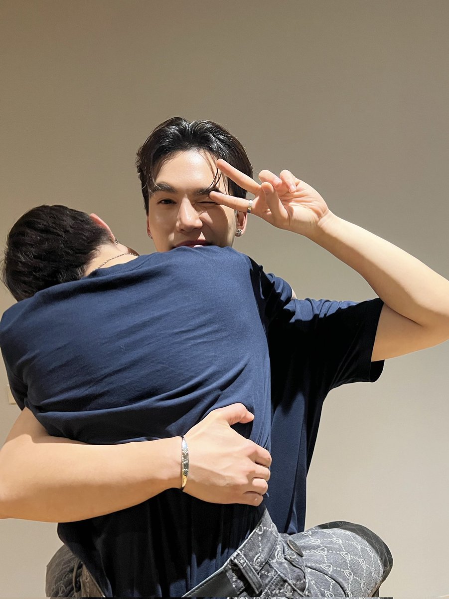 mmaxmaxxxx's tweet photo. ยืนยันครับ อุ้มแขนเดียวได้ 💪🏼 https://t.co/YGKwjk23v6