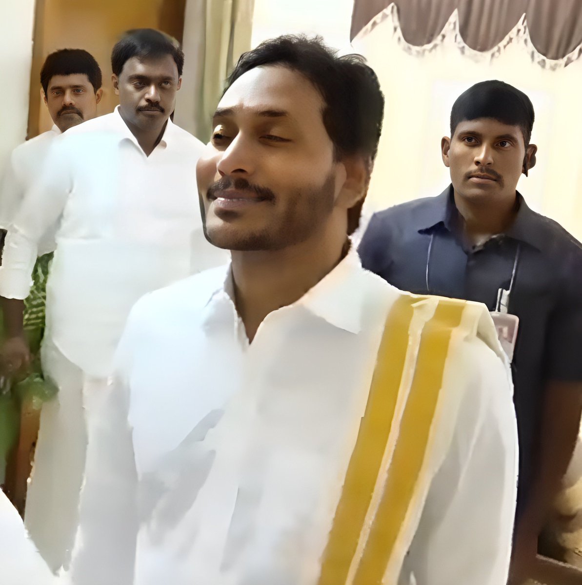 F69akE2XwAAN_aE?format=jpg&name=medium