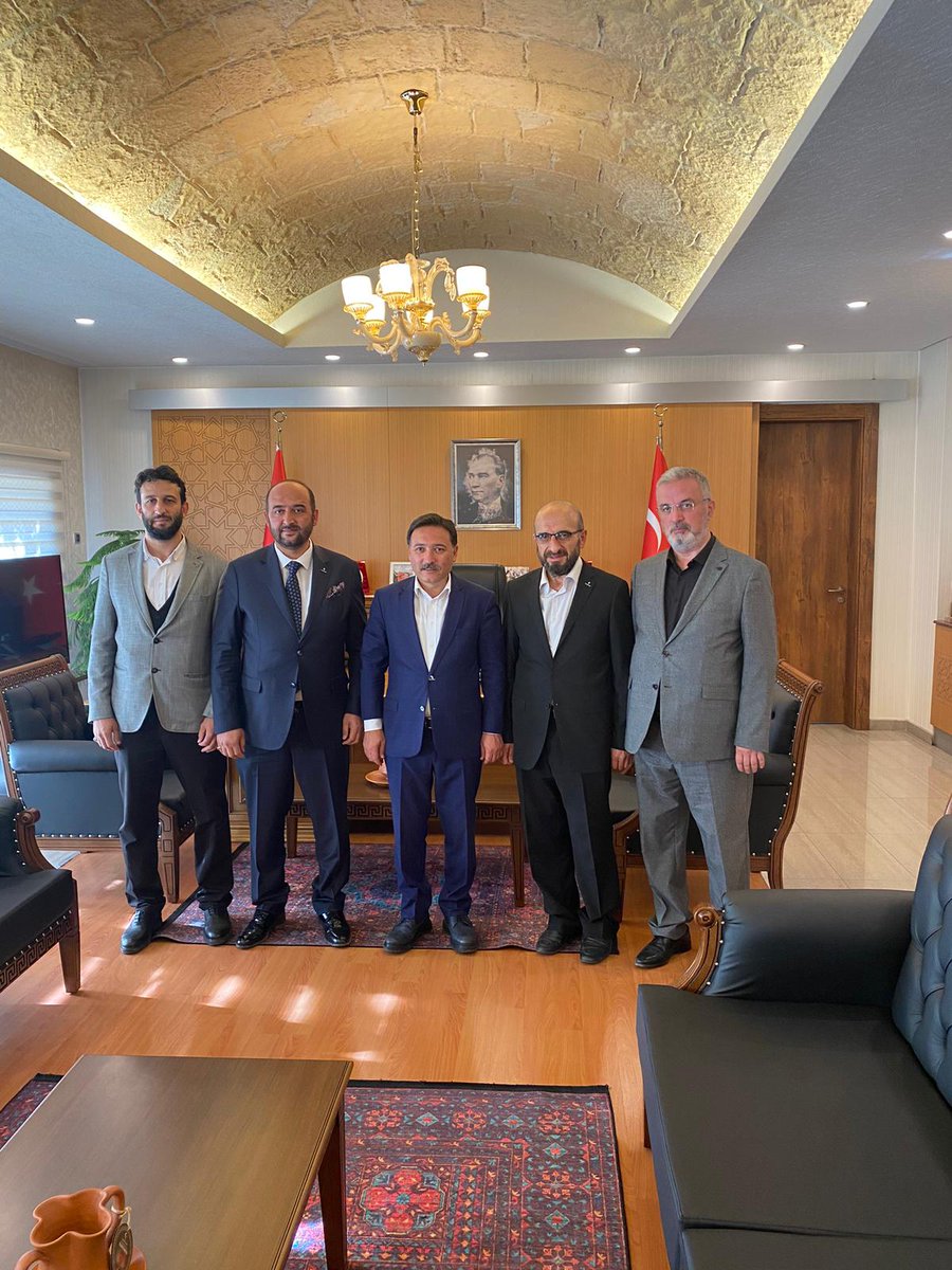 Tümsiad Kayseri koordinatör şube başkanımız Sayın İsmail Dursun, Semerkand Kayseri vakfı başkanı Sayın Doç.Dr.Kağan Kamaşak ve Beşir Derneği başkanı Sayın Melih Çiçek ile Kayseri Valimiz Sayın Gökmen Çiçek beyefendiyi makamlarında ziyaret ettiler. Sayın Valimize teşekkür ederiz.