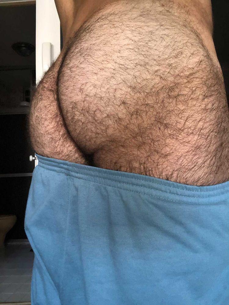 Pra quem gosta de uma bunda peluda, vai aí o meu lado B!