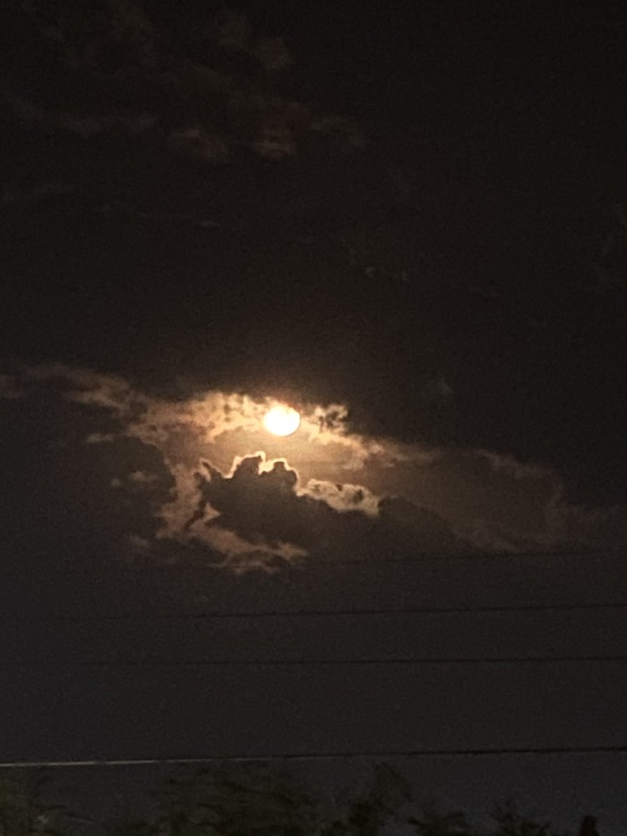 RoyVitalM's tweet photo. Una postal que tome en la madrugada, la verdad se veía súper. https://t.co/O4JQOB4lO5
