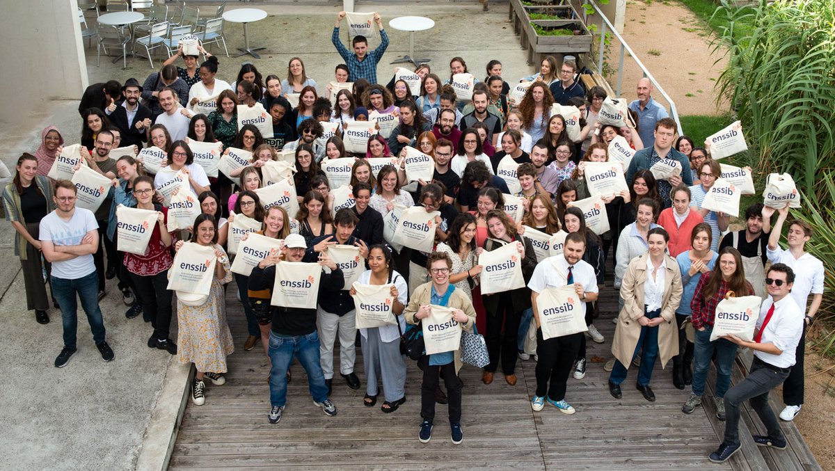 🎓 Bienvenue aux nouvelles promotions de masters de l'@Enssib

Nos étudiantes et étudiants de master ont été accueillis en nombre pour leur journée de rentrée !

👉 Les masters proposés par notre École : enssib.fr/l-offre-de-for…

#rentree2023 #étudiants