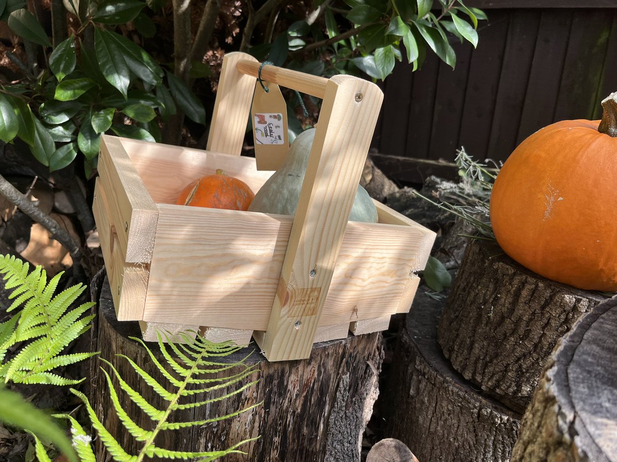 Seeder_Wood's tweet photo. We’re already thinking about Christmas! If you’d like something bespoke or personalised made, please get in touch #plasticfree #Alex11 #Tomas9 #recycled #barry #cf63 https://t.co/Lslr62PIP6