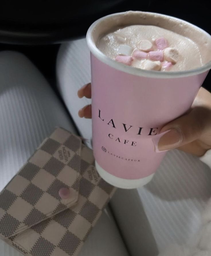 yvhwaa's tweet photo. i’m so excited for winter n pinkmas ♡ https://t.co/THaBg2YfDx
