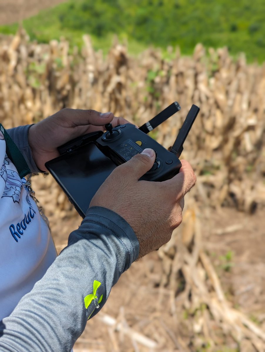 inabguatemala's tweet photo. Avanzamos con la tecnología para un futuro más verde 🌳✈️. Utilizamos drones y equipos de medición forestal para mejorar nuestras evaluaciones de proyectos #PROBOSQUE, lo que contribuye a garantizar la sostenibilidad de nuestros bosques. 💚
#RegionIX #MásBosquesMásVida #PROBOSQUE https://t.co/1cdo3bJweV