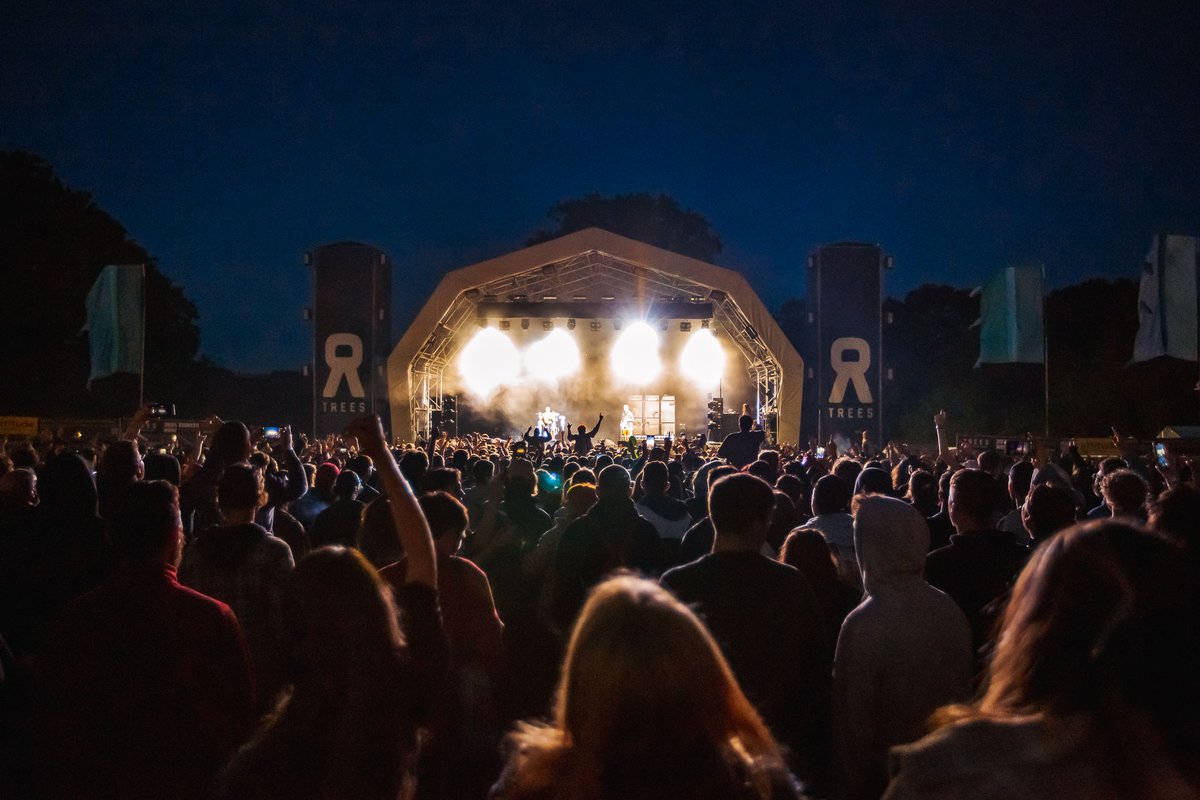 The rumours are true.......... your first 2000trees 2024 headliner will be revealed NEXT WEEK!!!

P.S. vote for us to win Best Medium Festival at the @festival_awards: bit.ly/VOTETREES23 #UKFA23

📸 @JezPennington