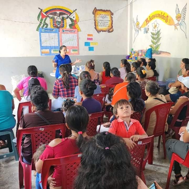 Solca_Manabi's tweet photo. En el sitio la Laguna del cantón Flavio Alfaro, la Clínica Móvil de SOLCA Manabí realizó campaña de Papanicolaou y screening de manera gratuita a las madres del programa “CRECIENDO CON NUESTROS NIÑOS CNH”.
Esta actividad se la realizó en coordinación con las educadoras del MIESS. https://t.co/ni4teBoOSd