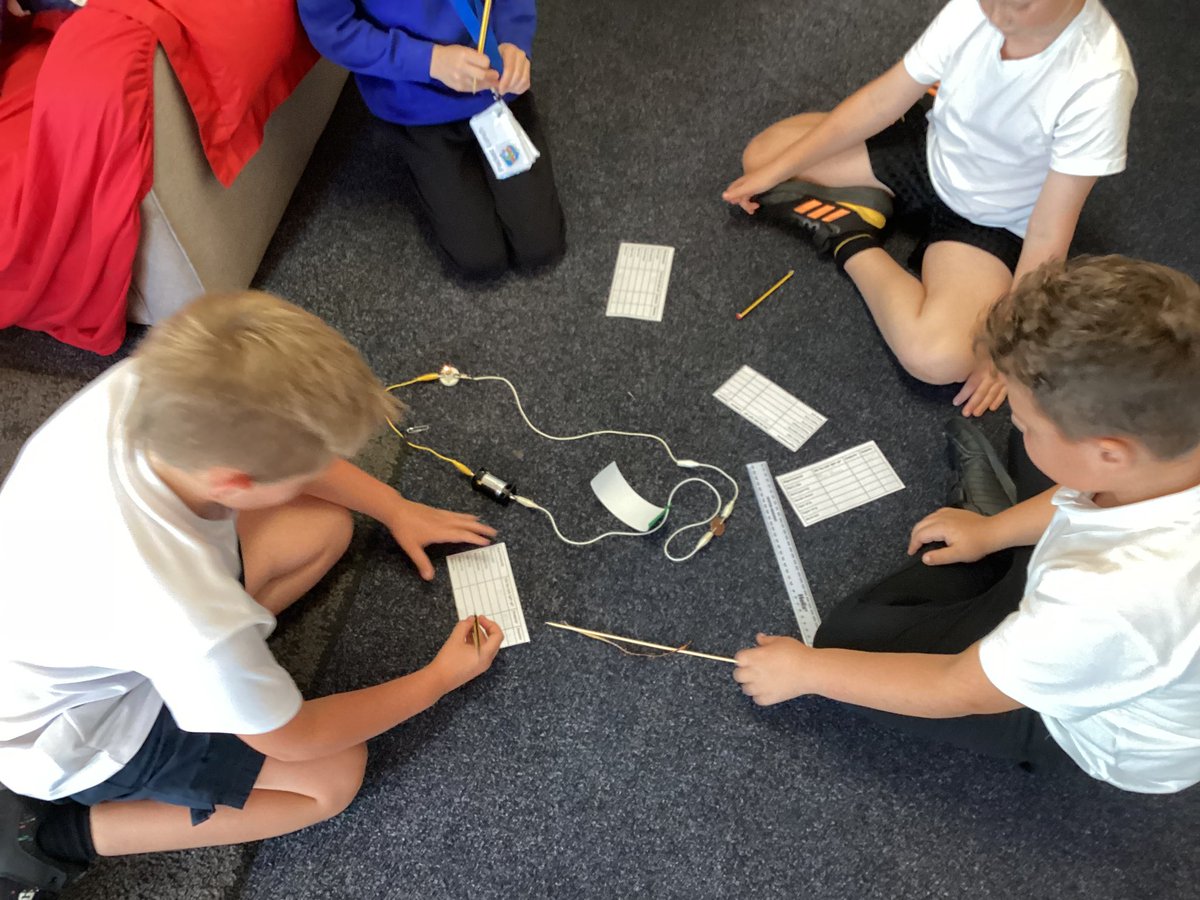 Year 4 had lots of fun testing materials in a circuit, to see if they were insulators or conductors. 💡⚡️