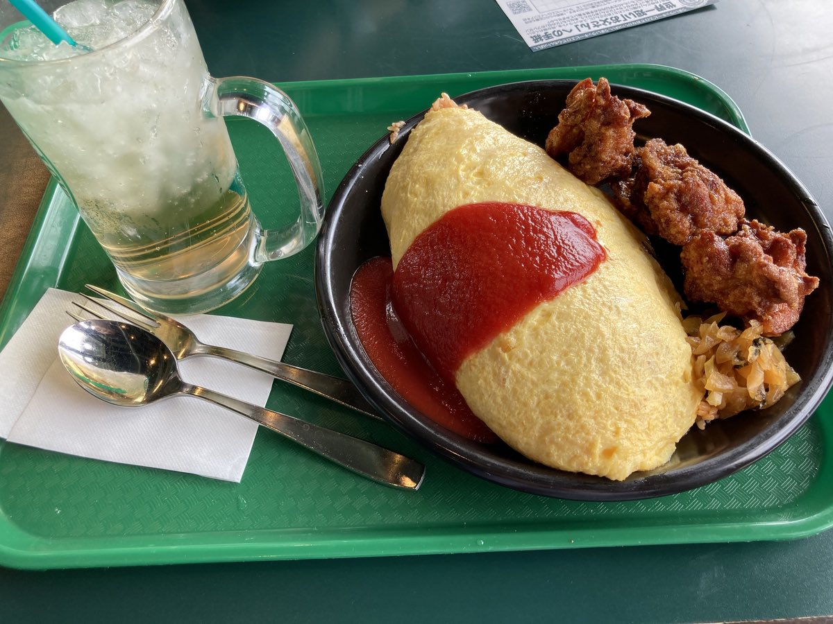 b_kansou's tweet photo. ラッキーピエロ、味、量、価格、全てが良い意味で狂ってるので、函館に訪れた際は絶対に行ってみてください https://t.co/d3lSqPs3TX
