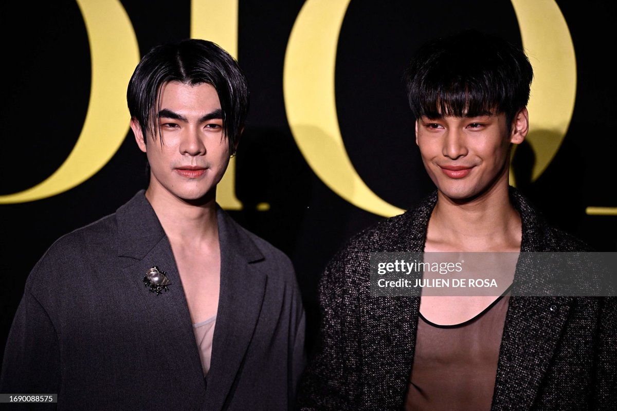 popconth's tweet photo. 🔴 หล่อสร้างเรื่อง มาย-อาโป Dior House Ambassador แพ็คคู่คนหล่อร่วมชมแฟชั่นโชว์ Dior Women's Spring-Summer 24 Show ที่กรุงปารีส ฝรั่งเศส 

MILEAPO BA DIOR IN PARIS
#DiorSS24 #DiorSS24xMileApo #MileApo #MilePhakphum #nnattawin https://t.co/XEi1mfcufB