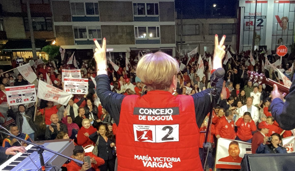 VargasSilvaMV's tweet photo. ¡Casa llena! Fueron miles de bogotanos los que nos acompañaron en el gran Acto de Integración de las Localidades 👏👏 ¡GRACIAS! ¡L2 por la Victoria! @ConcejoDeBogota @PartidoLiberal https://t.co/rLHtDDGMkL