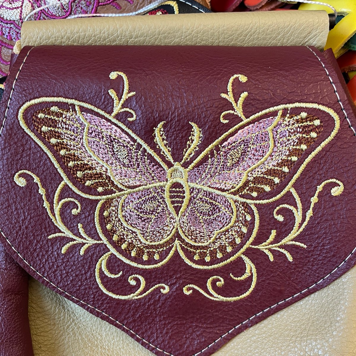 Wayward_Leather's tweet photo. Embroidery on leather? No problem! Not for us, anyway. Here are just a few of our many, MANY embroidery pattern options on belt bags. (We do customs, too!) #waywardleatherdesign #beltbag #larp 0#renfaire https://t.co/dYBBRinU1r