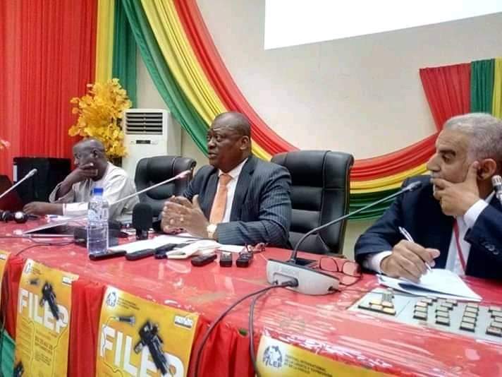 TiladoAbga's tweet photo. "Le #Sahel de la défense" suppose par exemple que le #Burkina Faso s'achète des hélicoptères, le #Mali des armes lourdes et que cet arsenal serve à sécuriser les frontières communes. Recap. @sergedanielinfo #Filep #Lutte contre le #terrorisme. 26 sept. 2019. https://t.co/VuhT4Y0D25
