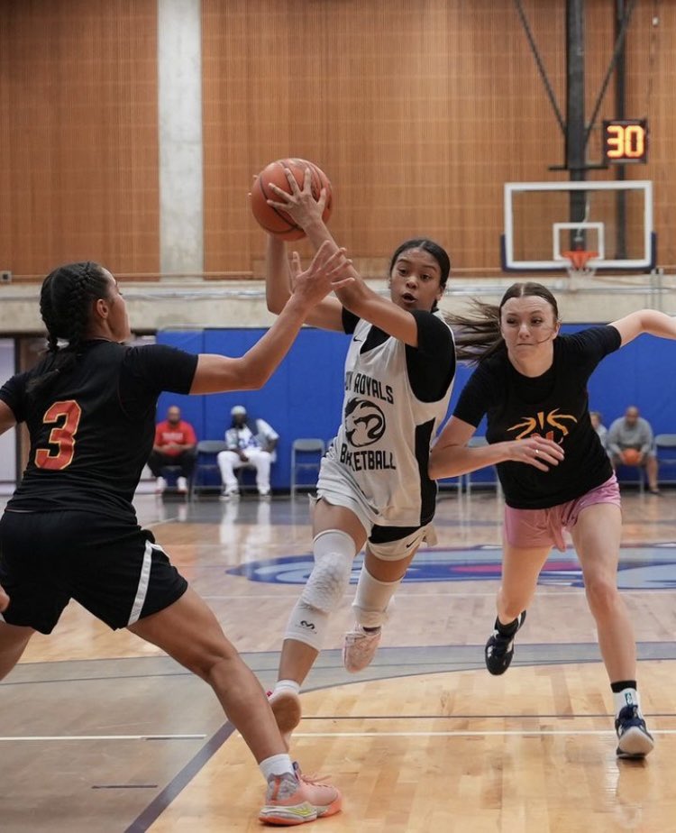 AniyaHooker's tweet image. Fall Ball is here! #skatingonem #Bellevueleague @LynnwoodGBB #LastRun #SeniorYear #Roadtothedome