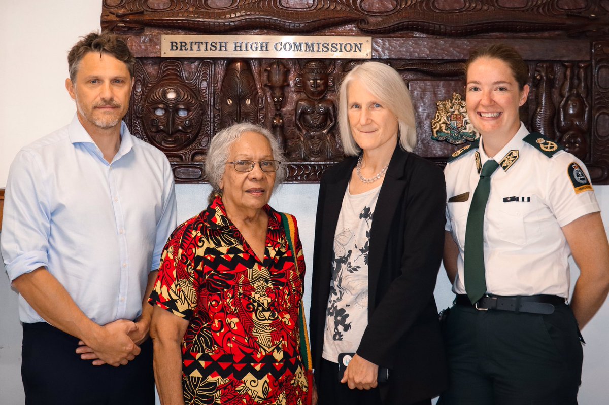 AnneMacroUK's tweet photo. Pleased to learn the PNG Government is continuing to expand its free to use emergency ambulance and paramedic service through St John Ambulance. Great to meet representatives from St John International visiting to see the amazing work St John PNG is doing. #PositiveAboutPNG https://t.co/4RQehmJ6EJ