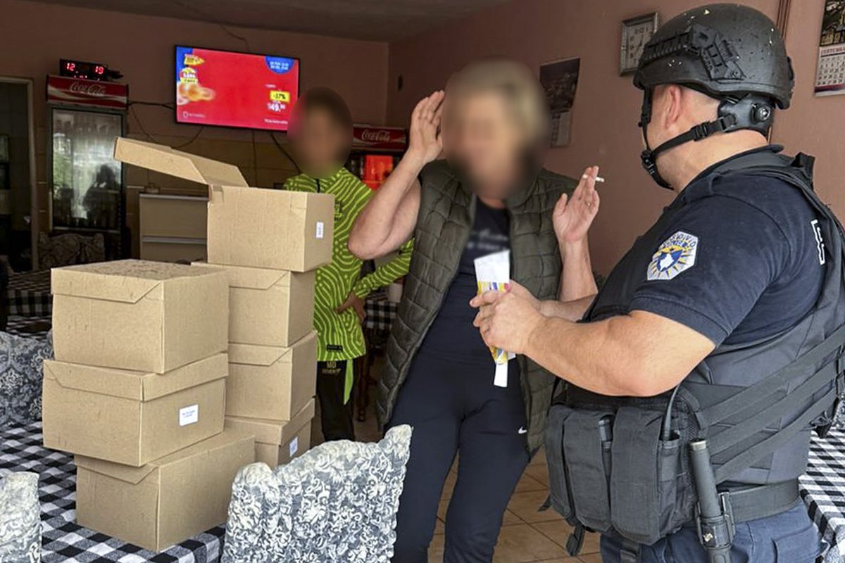 albinkurti's tweet photo. Alongside its anti-terror operation, @Kosovo_Police has distributed 100+ food packages in Banjskë to the majority Kosova-Serb residents in the area, in addition to addressing other basic needs. I thank our citizens for their calm, prudence &amp; trust. The Police are at your service. https://t.co/XiNS4GbcoY