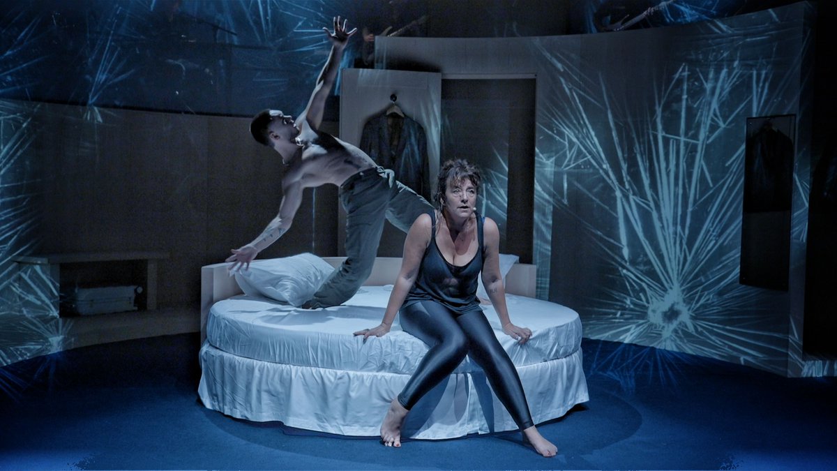 Ce soir à 20:30 "Le bel indifférent"

De J. Cocteau
Adaptation, MES et scénographie : C. Perton
Composition musicale originale: M. Marius et E. Jessua 
Avec : R. Bohringer et T. Sagon

Bon plan W-E : 10€ et 5€ 

Rens et rés au 03 22 22 20 20 ou par mail à accueil@comdepic.com