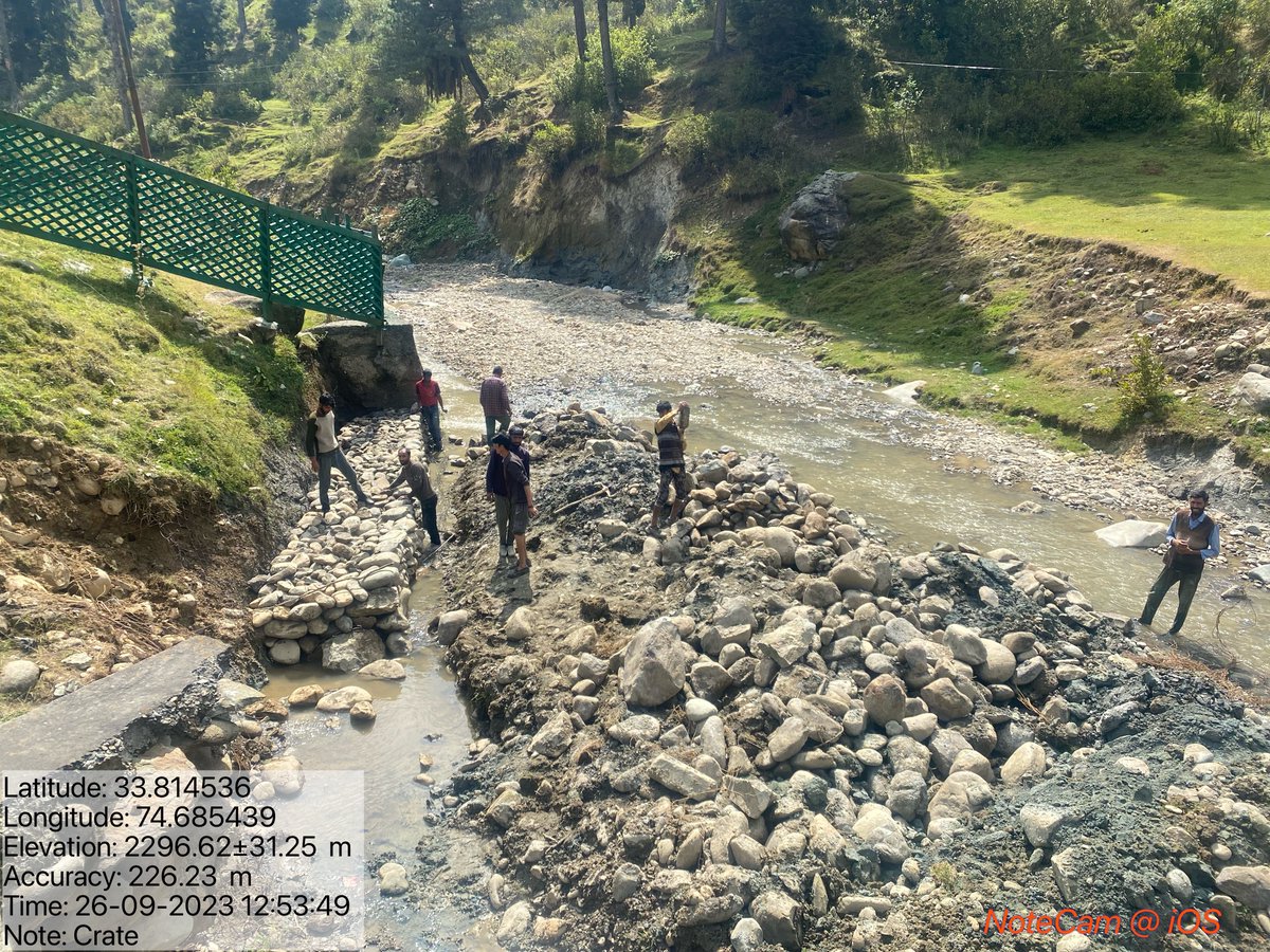 ExEnIrrigation's tweet photo. Crate Protection work in progress on Hakrihaji Nallah at Nagbal @DC_Budgam @dicbudgam @anbreenanjum https://t.co/ku0rKVJHGF