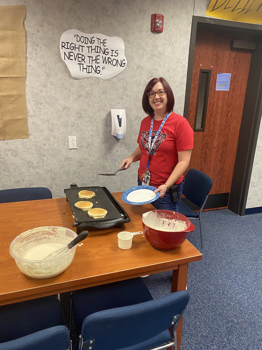 curtiscougars's tweet photo. National Pancake Day means administrators make breakfast for our awesome staff! Thanks for all you do!! @curtiscougars https://t.co/raMM46gCiW