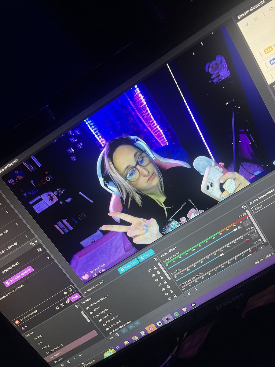 kattleesi_'s tweet photo. feeling kinda meh today. we gonna stream but it's gonna be a very low commitment day.  come peep me in glasses and my rbf <3 #twitch #twichstreamer #lazyday #goinglive 

https://t.co/XFMazAW2cB https://t.co/g6Cnrsal2a