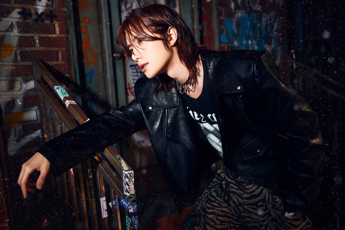 cbgstwt's tweet photo. WHO'S MODEL/ROCKSTAR BOYFRIEND IS THIS??? https://t.co/ciNxudaweF