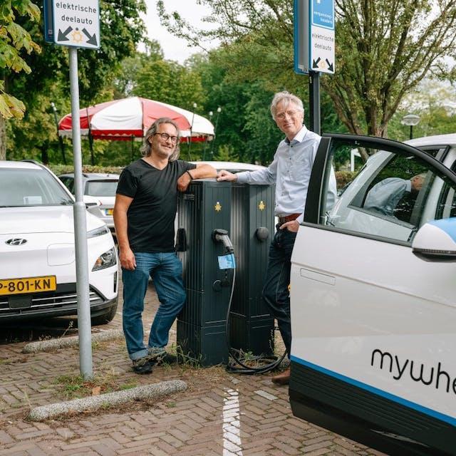 Utrecht krijgt na geslaagde pilot driehonderd deelauto's als buurtbatterij bit.ly/46Jjqz9