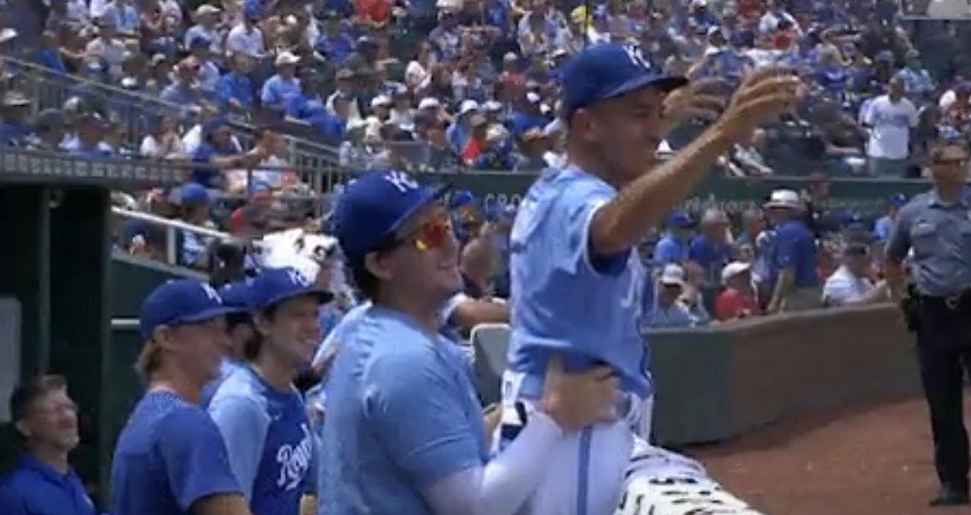 73jballz's tweet photo. @Royals Gotta be the Simba Cam! https://t.co/eQK0cEHhq3