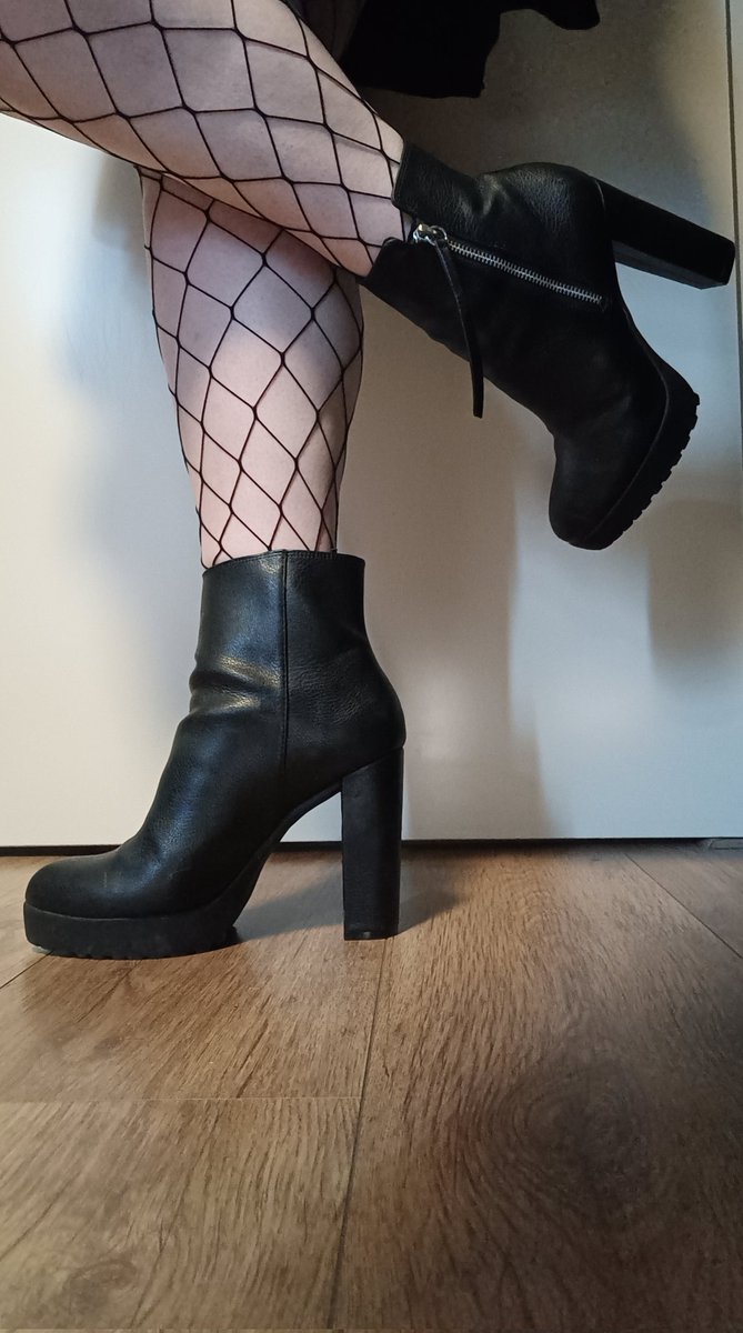 SweetsSash18074's tweet photo. ▪️ Try me ▪️

#feet_lover #feetcontent #feetfinder #feetpicsforsales #feetpic #feetworshi̇p #feetfethish https://t.co/D11DdMPzVE