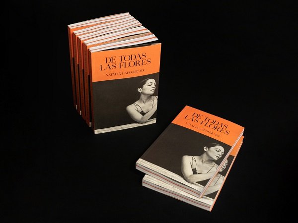 ViernesMagazine's tweet photo. Natalia Lafourcade y su libro «De todas las flores». Aquí te contamos de qué se trata y muchos otros detalles.
@lafourcade #DeTodasLasFlores 

https://t.co/GZDRsPmx3h https://t.co/TDbgSxMPSZ