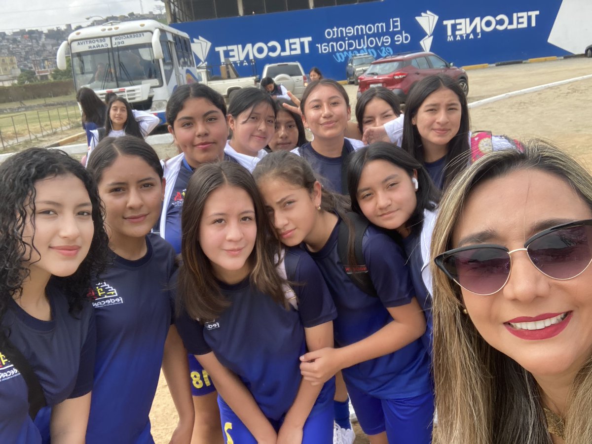 nataliajaraj's tweet photo. ⚽🚺 ¡NO SE LO PUEDEN PERDER!

El fútbol femenino que se juega en @FEDENADOR_ está de infarto.

@Federios7 ya tiene 6 puntos y mañana buscará sumar unidades frente a @FEDECANAR.

Me encanta ver a los deportistas disfrutar de los #JuegosDeMenores2023 🇪🇨🤩🙌🏾 https://t.co/lAMPhRvxRJ