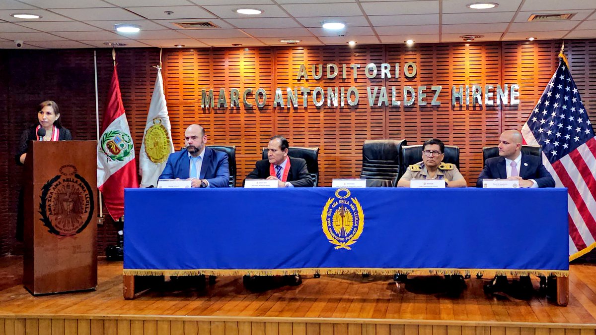 #FiscalíaEnRegiones | Fiscal de la Nación, Patricia Benavides, inauguró la Conferencia Regional sobre la Trata de Personas, organizado por la Oficina de Investigaciones del Departamento de Seguridad Nacional de los Estados Unidos (HSI), en la ciudad de #Iquitos (Loreto). 1/3