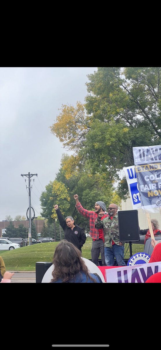 Out in solidarity with our friends at <a href="/seiumn/">SEIU Minnesota</a> <a href="/MNAFLCIO/">Minnesota AFL-CIO</a> @MFT59 and MRLF supporting <a href="/UAW/">UAW</a> 💪🏼💪🏼💪🏼#StandUpUAW  #JustTransition