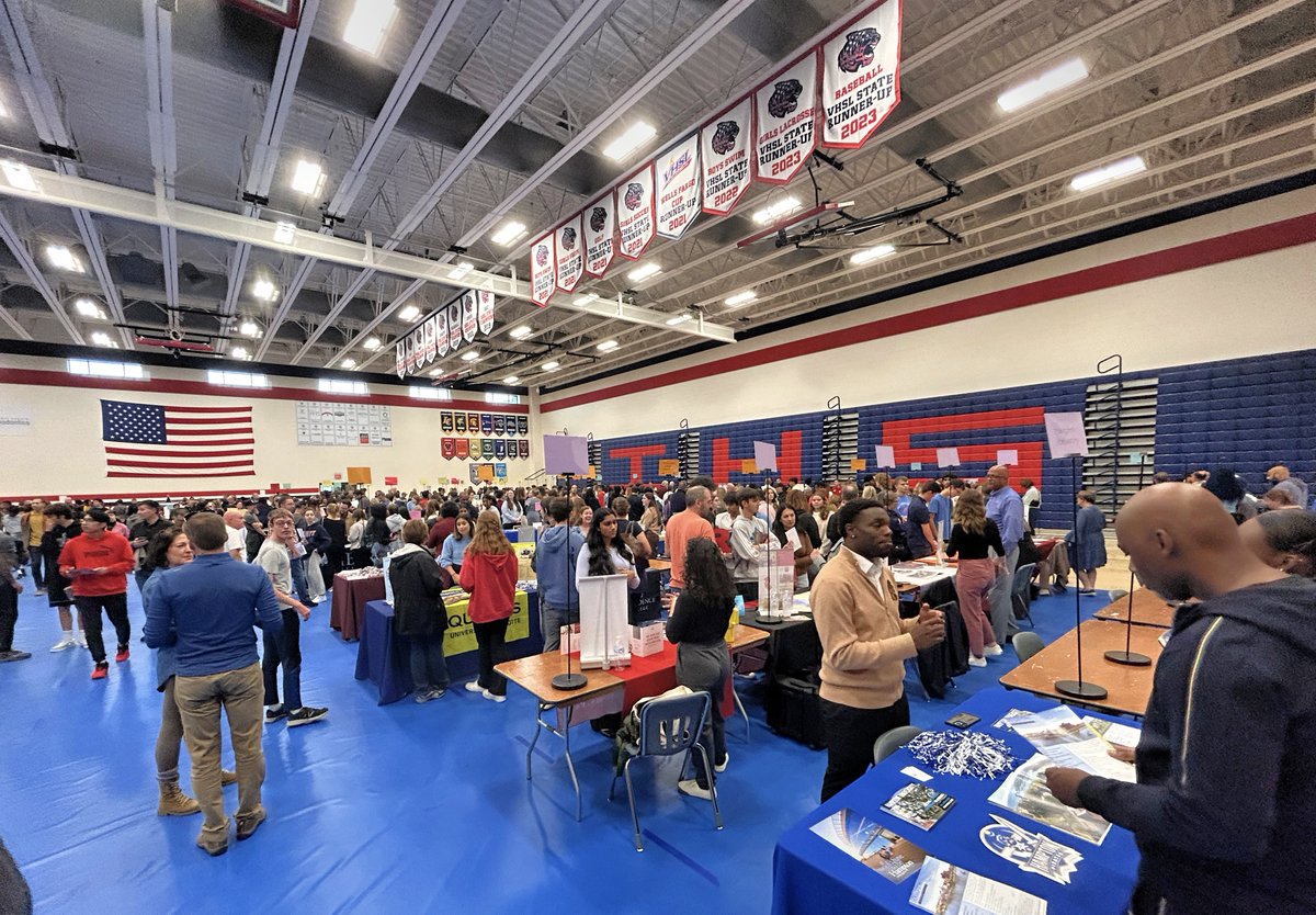 THANK YOU to all the students, families, staff, volunteers, and reps for making Sunday's college fair such a huge success! <a href="/LCPSOfficial/">LCPS News</a> <a href="/LCPS_Counseling/">LCPSSchoolCounseling</a>