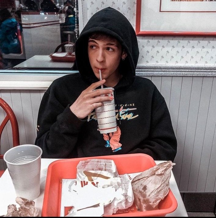 pov: gustavo endoidou e me quis como namorado e agora essa é a galeria dele.